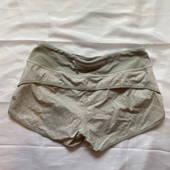 RARE lululemon speed shorts size 4 - Picture 2 of 2